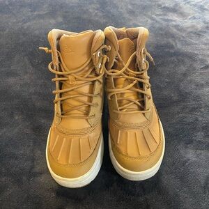 Nike Woodside 2 High Top GS Wheat Size 6.5 Y Tan White Boots 524872-702